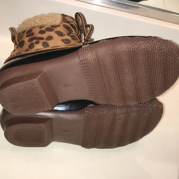 Adrienne Vittadini Girl Cheetah Print Faux Fur Tie-Up Rubber Snow Boots - Picture 5 of 7